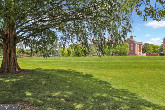 802 RACE AVE, Lancaster, PA 17603