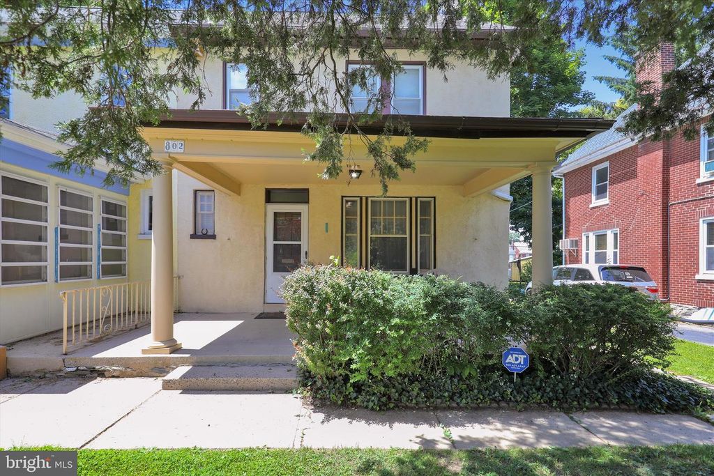 802 RACE AVE, Lancaster, PA 17603