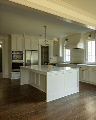 4810 W 69th Terrace, Prairie Village, KS 66208