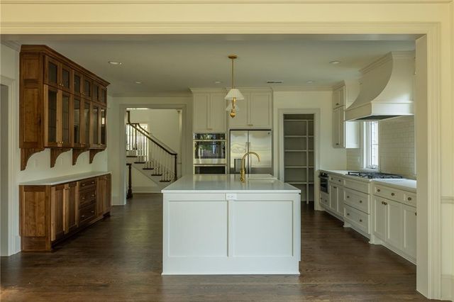 4810 W 69th Terrace, Prairie Village, KS 66208