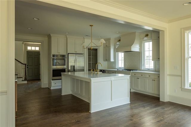 4810 W 69th Terrace, Prairie Village, KS 66208