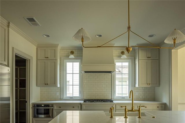 4810 W 69th Terrace, Prairie Village, KS 66208