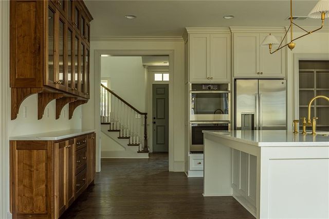 4810 W 69th Terrace, Prairie Village, KS 66208