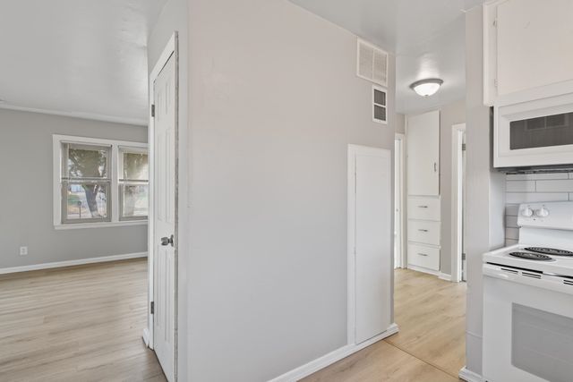 2343 N Volutsia St, Wichita, KS 67219