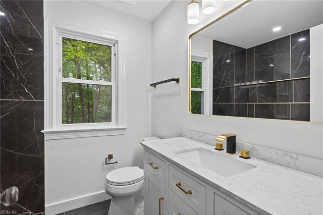 914 Etna DR, Newport News, VA 23608