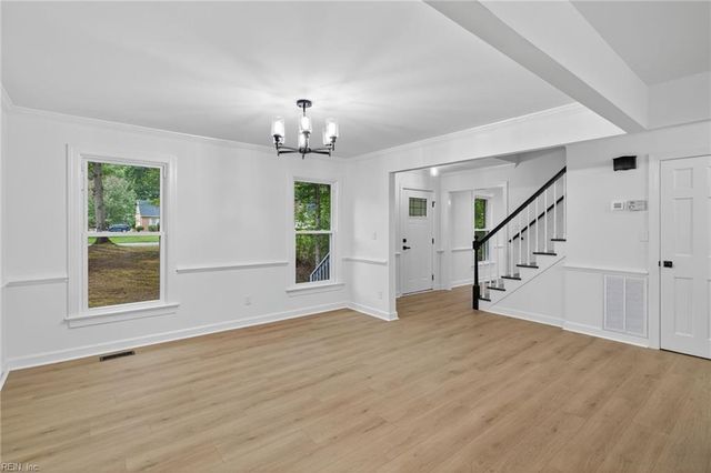 914 Etna DR, Newport News, VA 23608