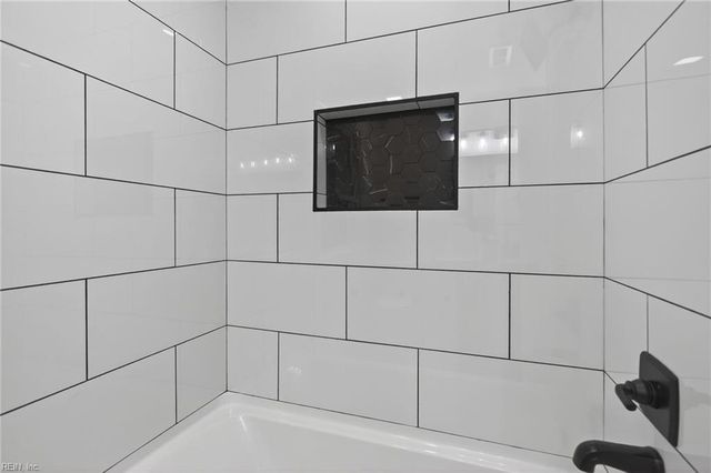 914 Etna DR, Newport News, VA 23608