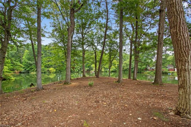 914 Etna DR, Newport News, VA 23608