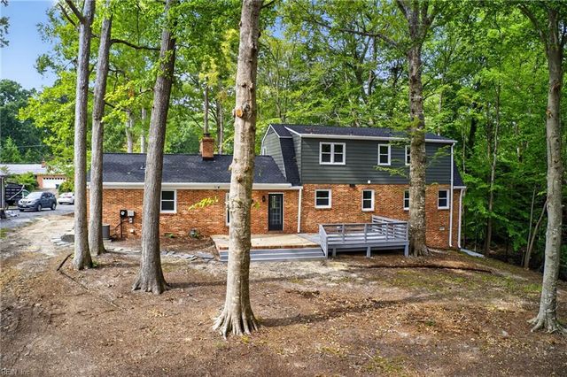 914 Etna DR, Newport News, VA 23608