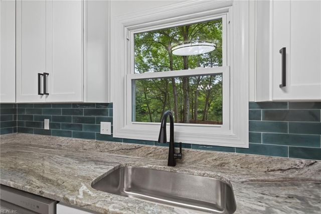 914 Etna DR, Newport News, VA 23608