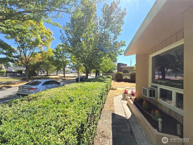 8907 Beacon Avenue S, Seattle, WA 98118