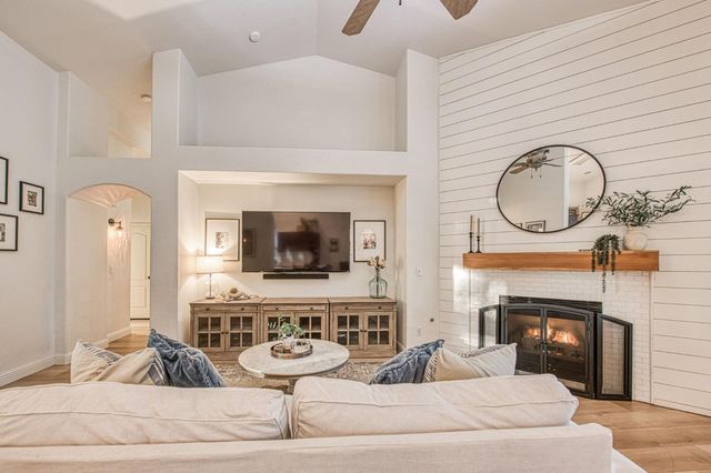 9540 N Winery Avenue, Fresno, CA 93720