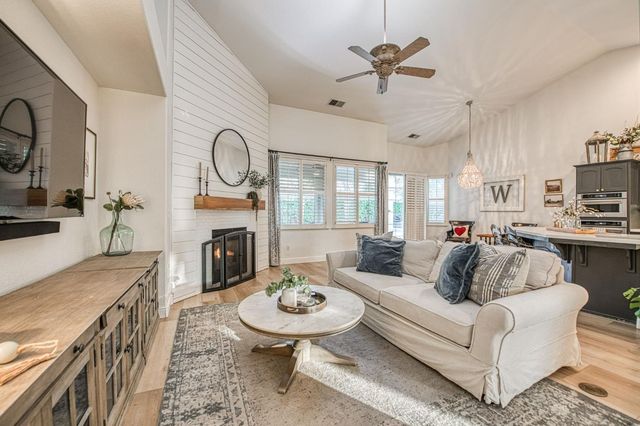 9540 N Winery Avenue, Fresno, CA 93720