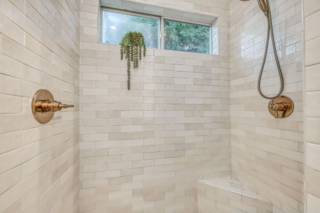 9540 N Winery Avenue, Fresno, CA 93720