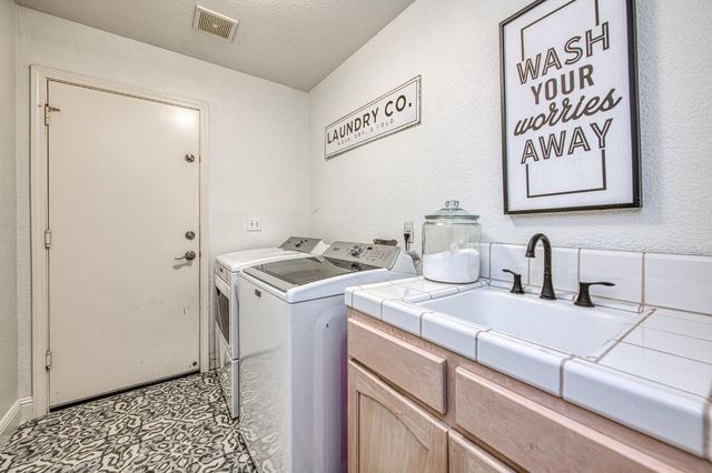 9540 N Winery Avenue, Fresno, CA 93720