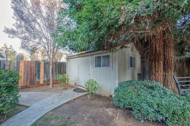 9540 N Winery Avenue, Fresno, CA 93720