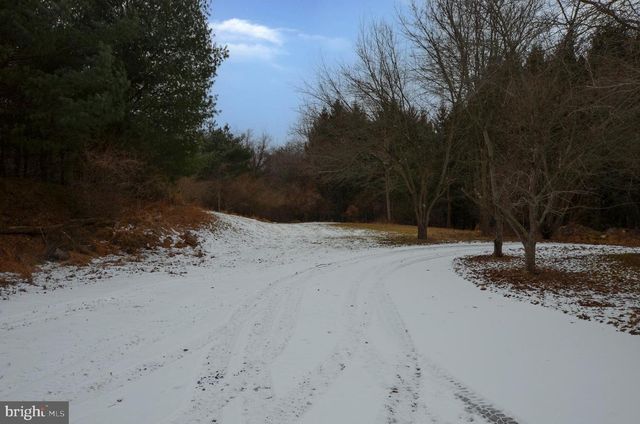 3414 TRONE RD, Glenville, PA 17329