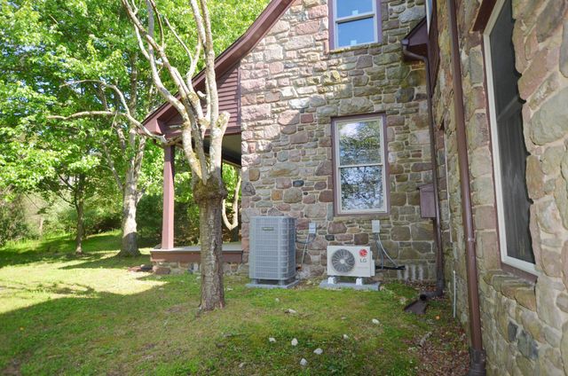 3414 TRONE RD, Glenville, PA 17329