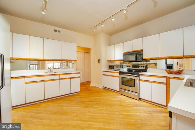 115 FORREST HILLS DR, Voorhees, NJ 08043