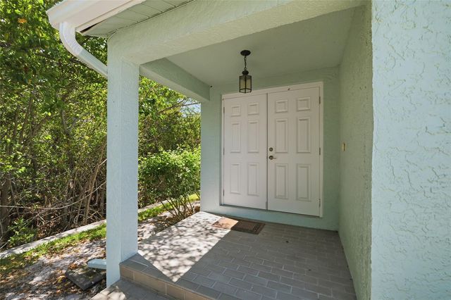 1070 SANABEL COURT NE, St Petersburg, FL 33702