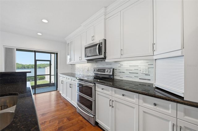 1070 SANABEL COURT NE, St Petersburg, FL 33702
