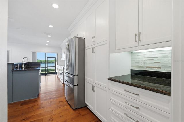 1070 SANABEL COURT NE, St Petersburg, FL 33702