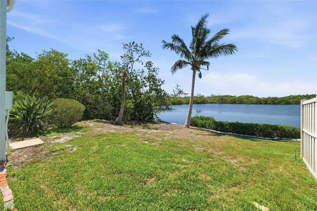 1070 SANABEL COURT NE, St Petersburg, FL 33702