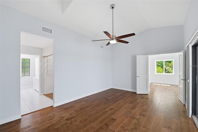 1070 SANABEL COURT NE, St Petersburg, FL 33702