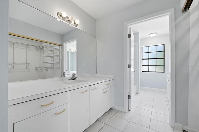 1070 SANABEL COURT NE, St Petersburg, FL 33702