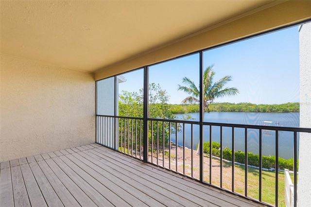 1070 SANABEL COURT NE, St Petersburg, FL 33702