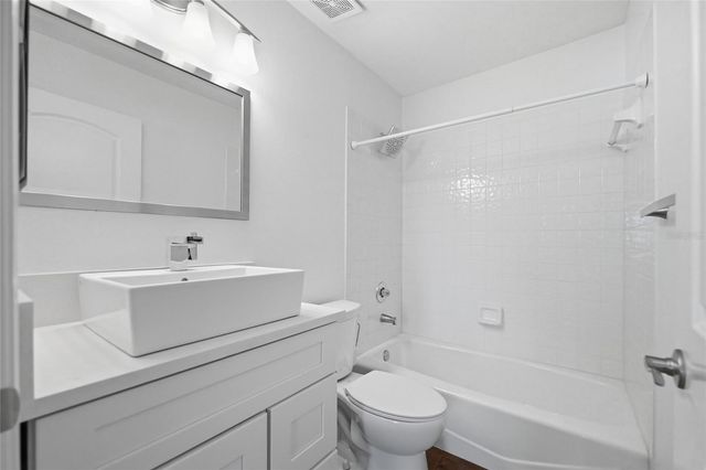 1070 SANABEL COURT NE, St Petersburg, FL 33702