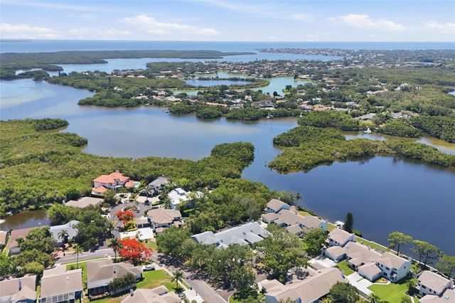 1070 SANABEL COURT NE, St Petersburg, FL 33702