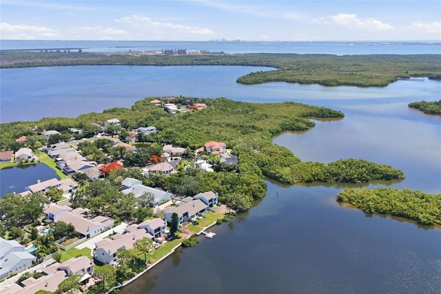 1070 SANABEL COURT NE, St Petersburg, FL 33702