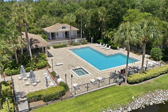 1070 SANABEL COURT NE, St Petersburg, FL 33702