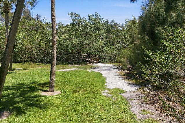 1070 SANABEL COURT NE, St Petersburg, FL 33702