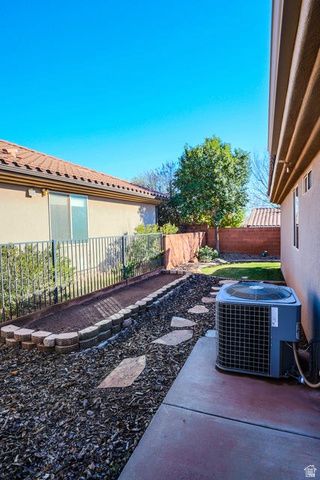 960 N CATALPA DR, Washington, UT 84780