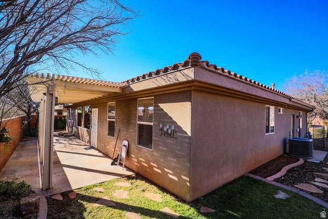 960 N CATALPA DR, Washington, UT 84780