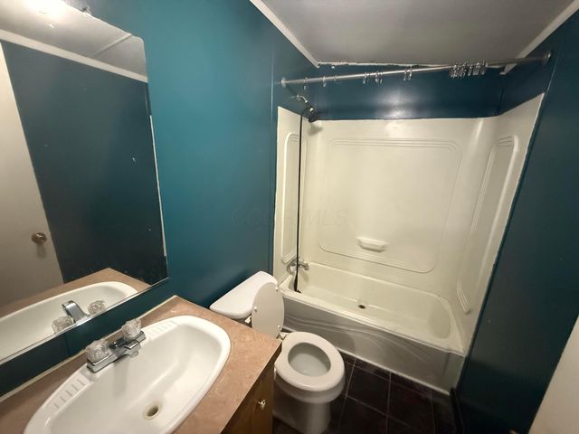 900 Charles Street, Logan, OH 43138