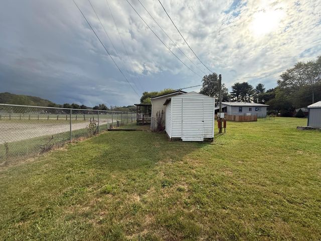 900 Charles Street, Logan, OH 43138