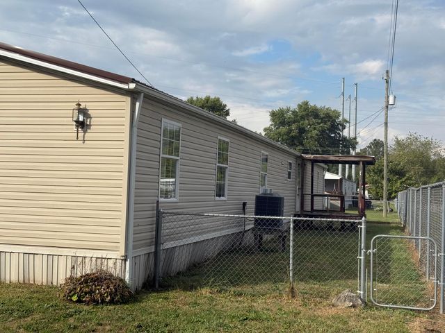 900 Charles Street, Logan, OH 43138