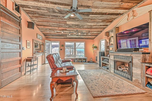 212 Magnolia Drive, Bristol, VA 24201