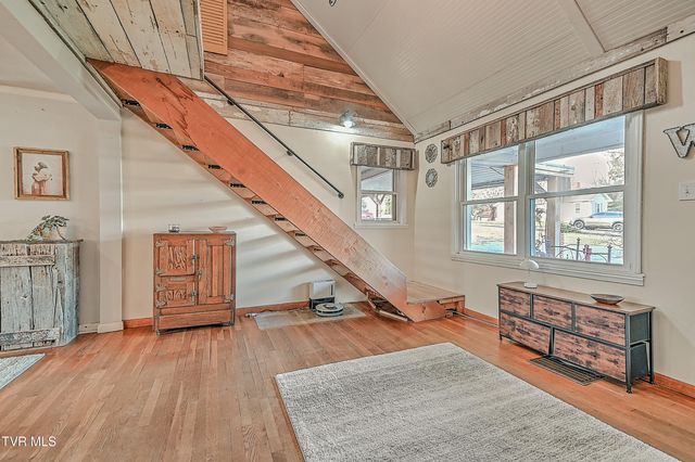 212 Magnolia Drive, Bristol, VA 24201