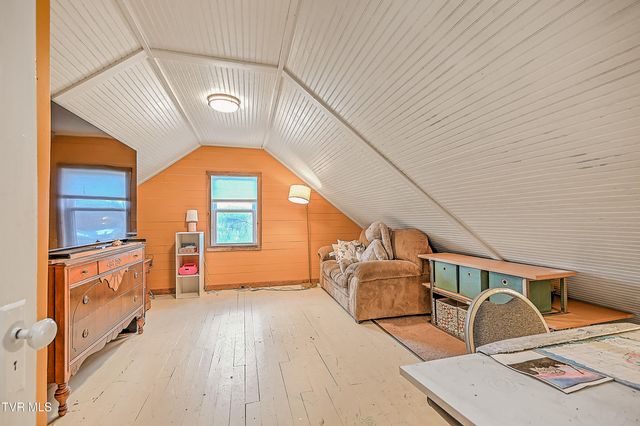 212 Magnolia Drive, Bristol, VA 24201