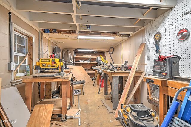 212 Magnolia Drive, Bristol, VA 24201