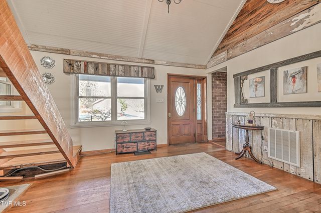 212 Magnolia Drive, Bristol, VA 24201