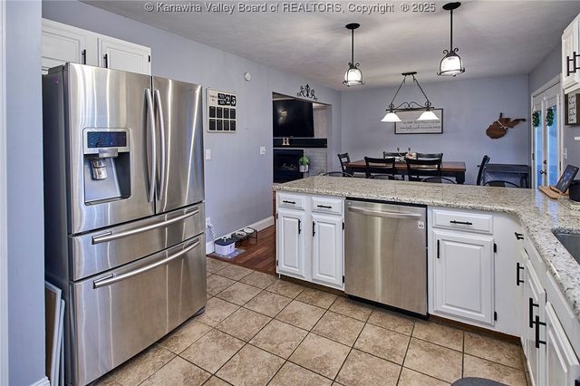 995 Hickory Mills Road, Hurricane, WV 25526