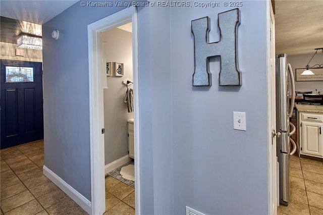 995 Hickory Mills Road, Hurricane, WV 25526