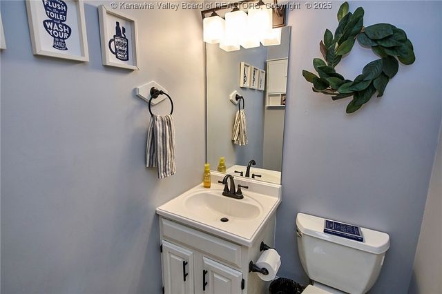 995 Hickory Mills Road, Hurricane, WV 25526