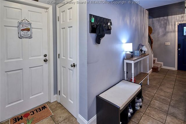 995 Hickory Mills Road, Hurricane, WV 25526