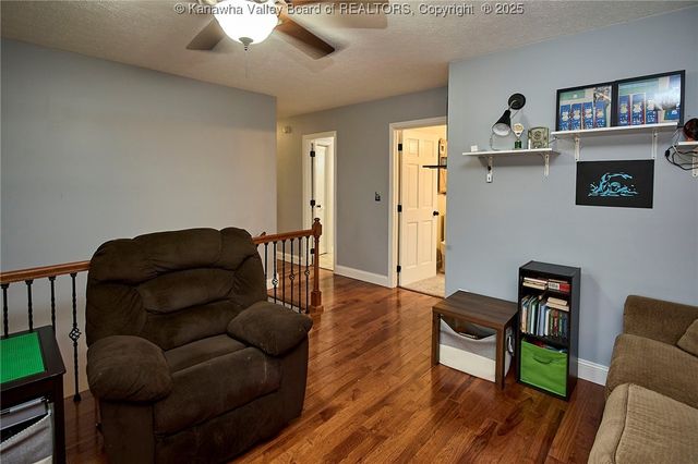 995 Hickory Mills Road, Hurricane, WV 25526